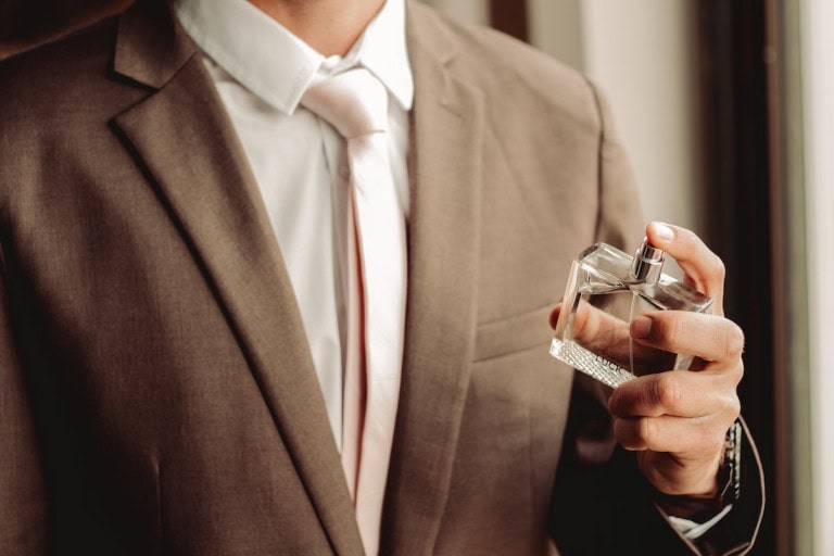 how to put on cologne
