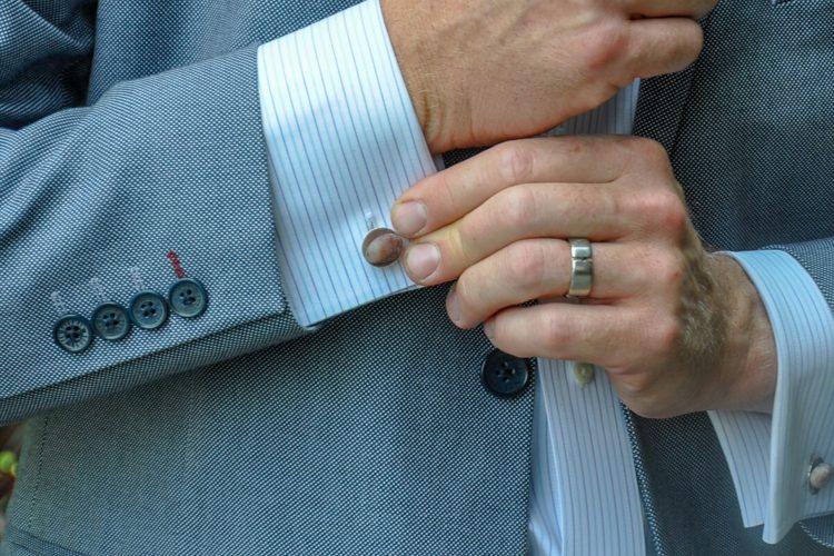 How to Wear Cufflinks StepbyStep Guide for Men Dapper Confidential