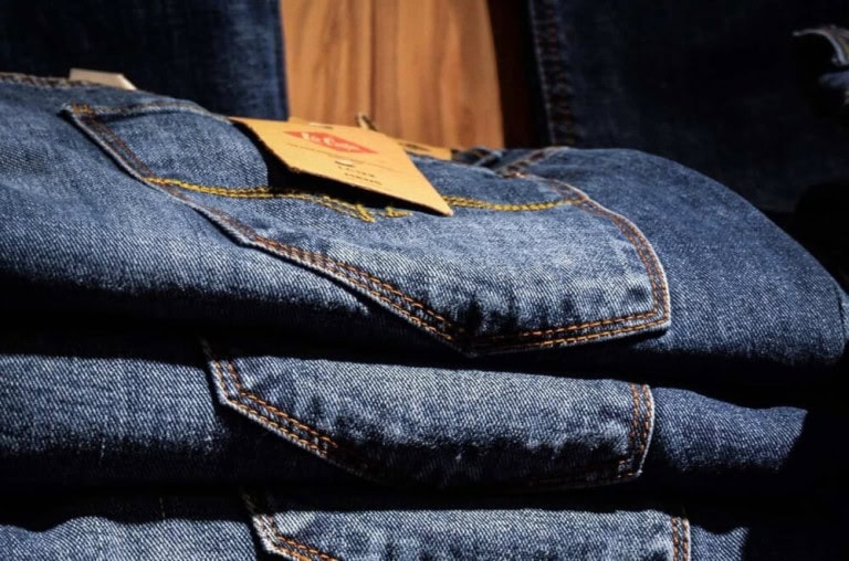 blue-jeans-clothes-folded