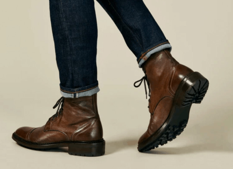 man wearing m.gemi boots