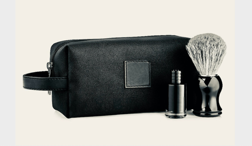 Black cosmeBlack cosmetic bag for mentic bag for men