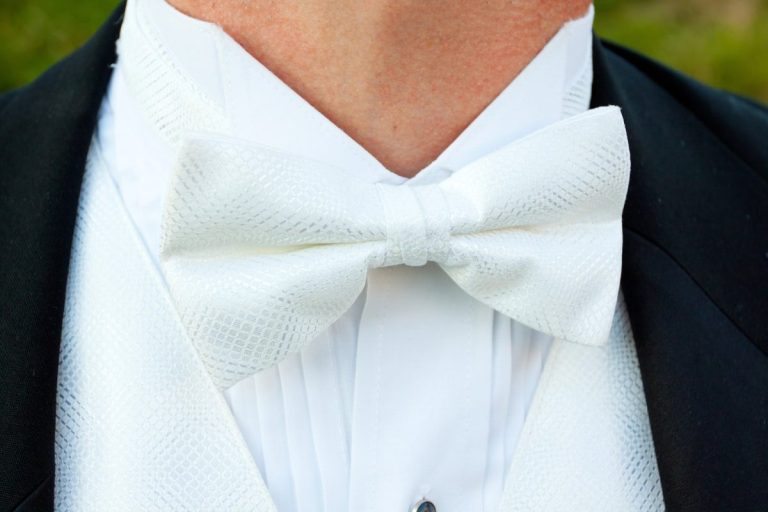 White piqué bow tie and waistcoat with black tailcoat — white tie dress code